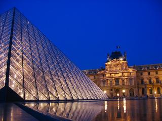 Louvre large pyramid