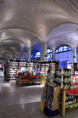 Grocery store under 59th Street Bridge